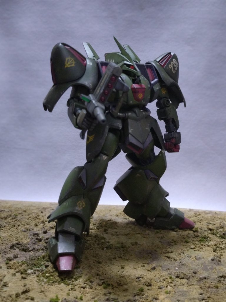 最初は脚のでかいデザインだと思いましたが、どっしりした重MS感が再現されていて良いキットでした。