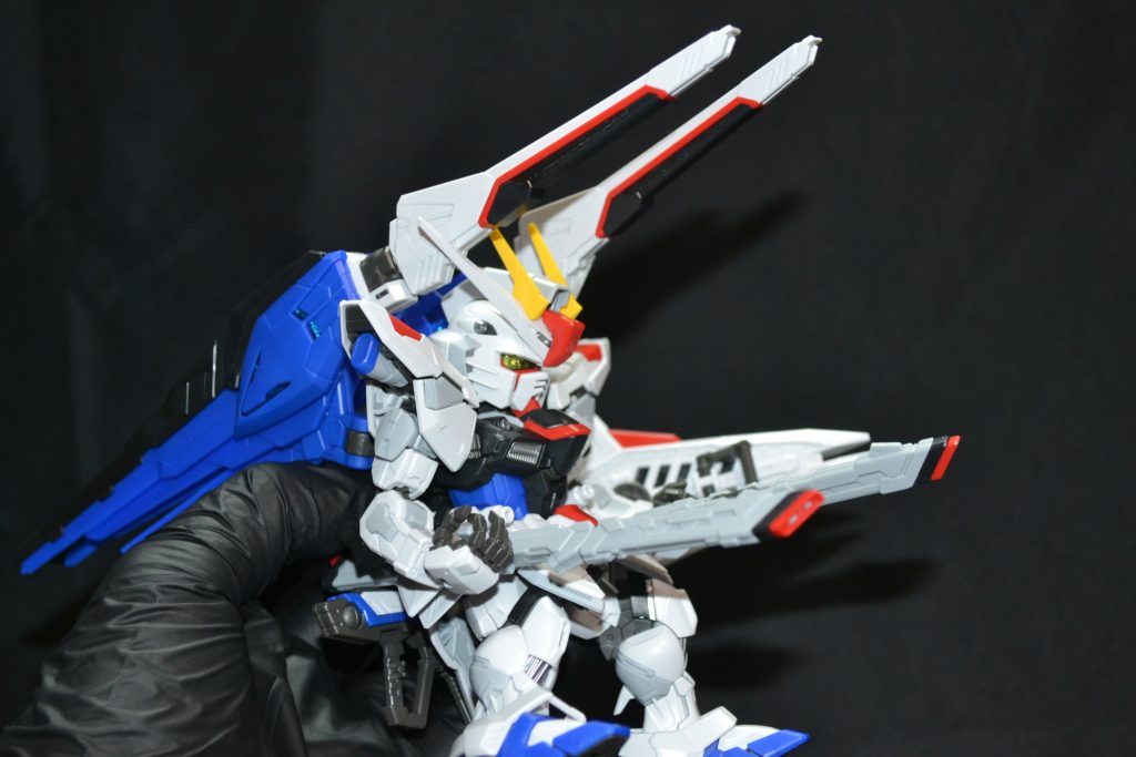 舞い降りる剣–4枚目/制作者：ガンプラ初心者の野良犬