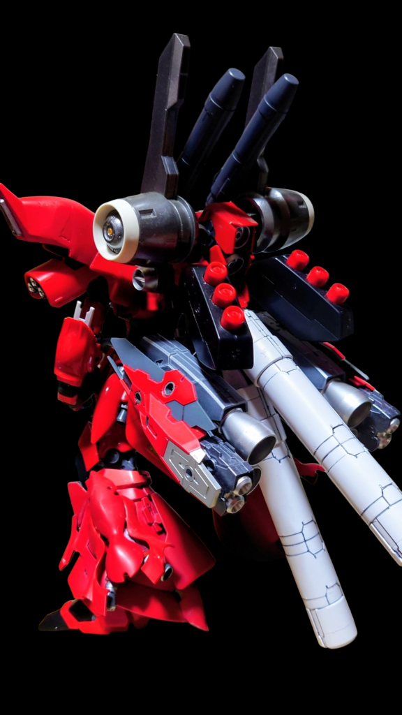 スラスターは脚に左右各１０、腰部に６あるので背部のは過剰かとも思いましたが、バックパック使いたかったので。フル加速で１５Ｇを越えてくるのでパイロットはお亡くなりになる欠陥機です。