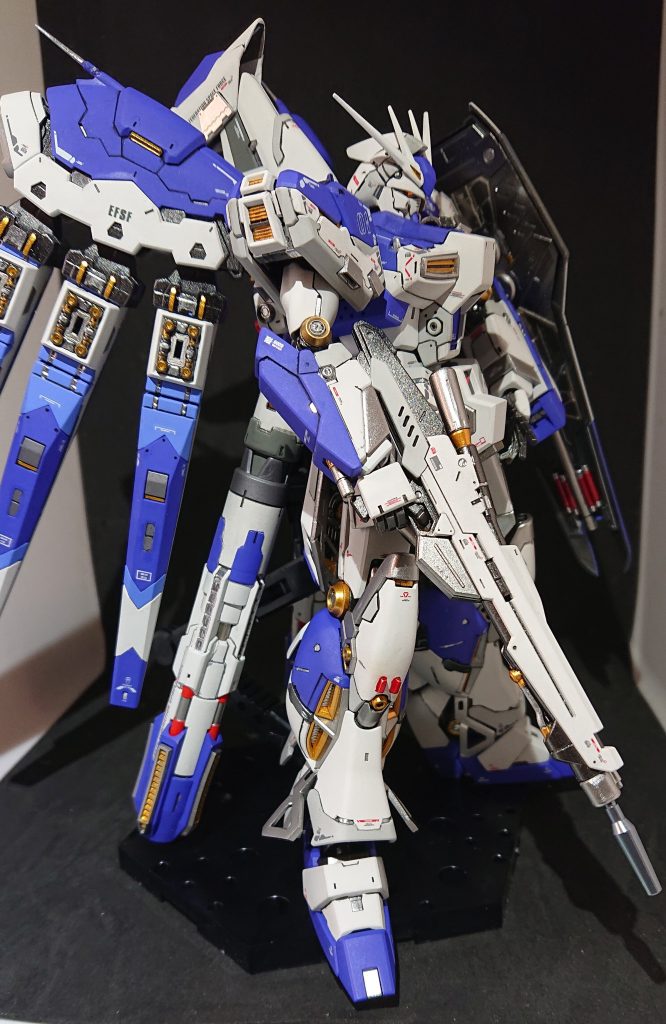 各所メタルパーツ、エッジングパーツを使用