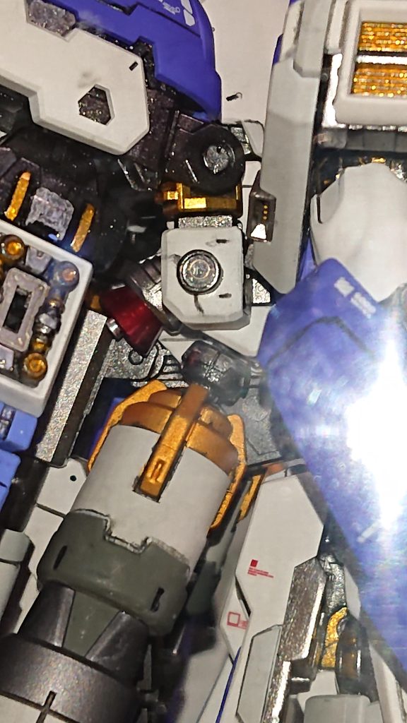 サイドの形状がいまいちだったのでコトブキヤの丸ノズルとエッジングパーツでディテールアップ