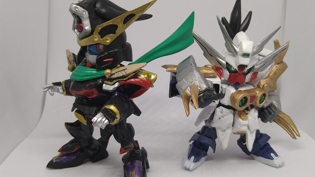 前回の斧零駆頑駄無と並べると身長高くてスラッとしてますね！この2つが頑張って作ったミキシング2体！