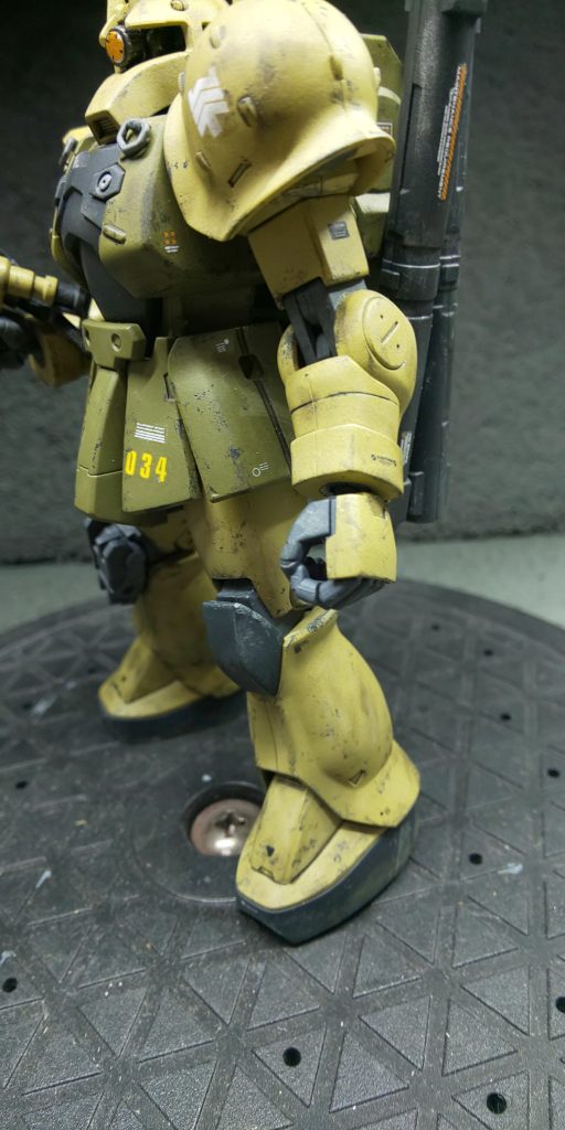 最初の恐る恐るが今考えるとちょうどよかったのかも、と。だいたいでもやり方が分かるとついついやりすぎて、結局ただ汚しただけ、という作品がこの後いくつも出てきたので😑カイの言ってた「臆病でちょうどいい」は名言です😅 腰部辺りのチッピングはそこそこ上手く出来ているかと😅