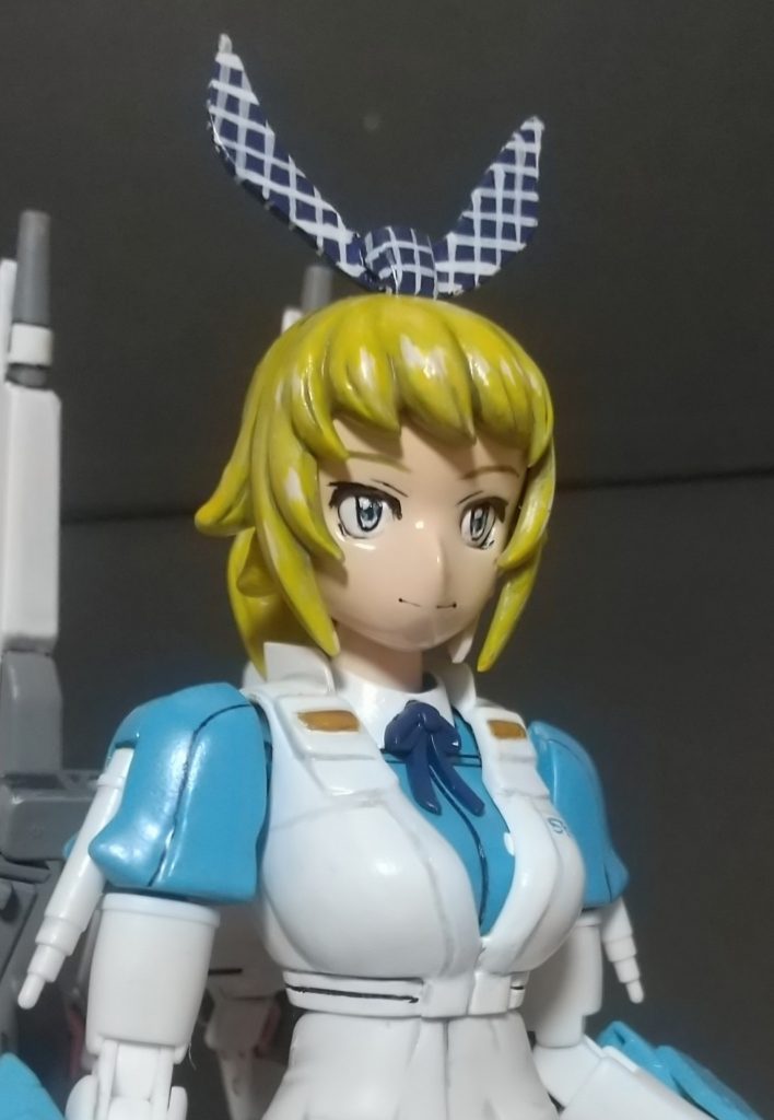 他の加工箇所は頭のリボンカチューシャですが、元のヘッドドレスの真ん中だけ残してプラ版を貼り付けました。あと顔ですが、前回投稿した時からまた2、3回作り直してます…若干ゲシュタルト崩壊起こしてて良いのか悪いのかもうよくわからんw