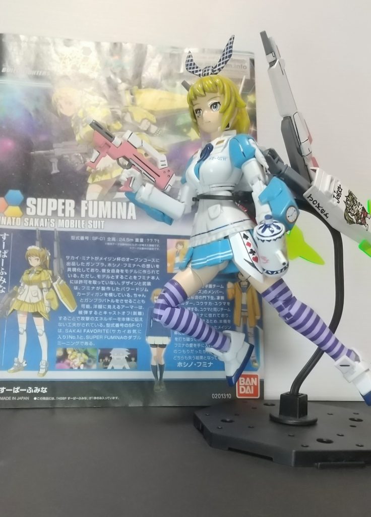 それからニーソックスはチェシャ猫っぽい色をイメージしてますひざ曲げたとき模様がおかしくなるかな?と思ったけどそれほど違和感なくて良かったです