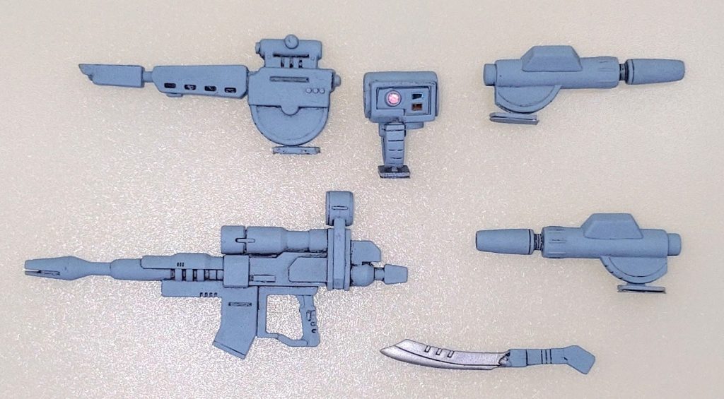 武装類。付属のビームキャノン・無反動砲は一部ディテールアップした以外ストレート組みですが、接続を磁石式に変更して自由に交換出来るようにしました。ビームライフルはイエローサブマリンで購入したORIGIN版ガンキャノンを、旧1/144ガンダムヘビーアームズより改造したナイフをそれぞれ追加しました。