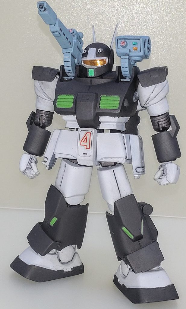 全身。通常ならHGとのミキシングで製作するところですが、キットのパーツ造形は素晴らしいのでキットへのリスペクトを込めてHGキットを使用せずに内部を作り込んでキットの持ち味を最大限に活かすことをテーマに9月に完成させました。