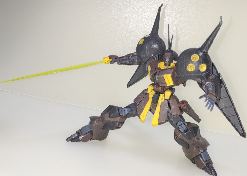 やはりサーベルを持ったポーズは決まります。