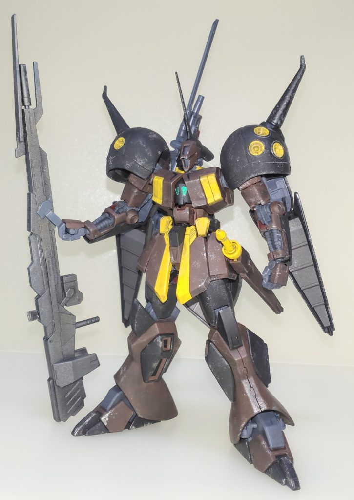 ロングライフルを持たせて。ギャビーはバズーカを多用していましたが、Rジャジャではバズーカの代わりにロングライフルを持たせました。これは機動戦士ムーンガンダムで設定された派生機アルスジャジャからの影響です。