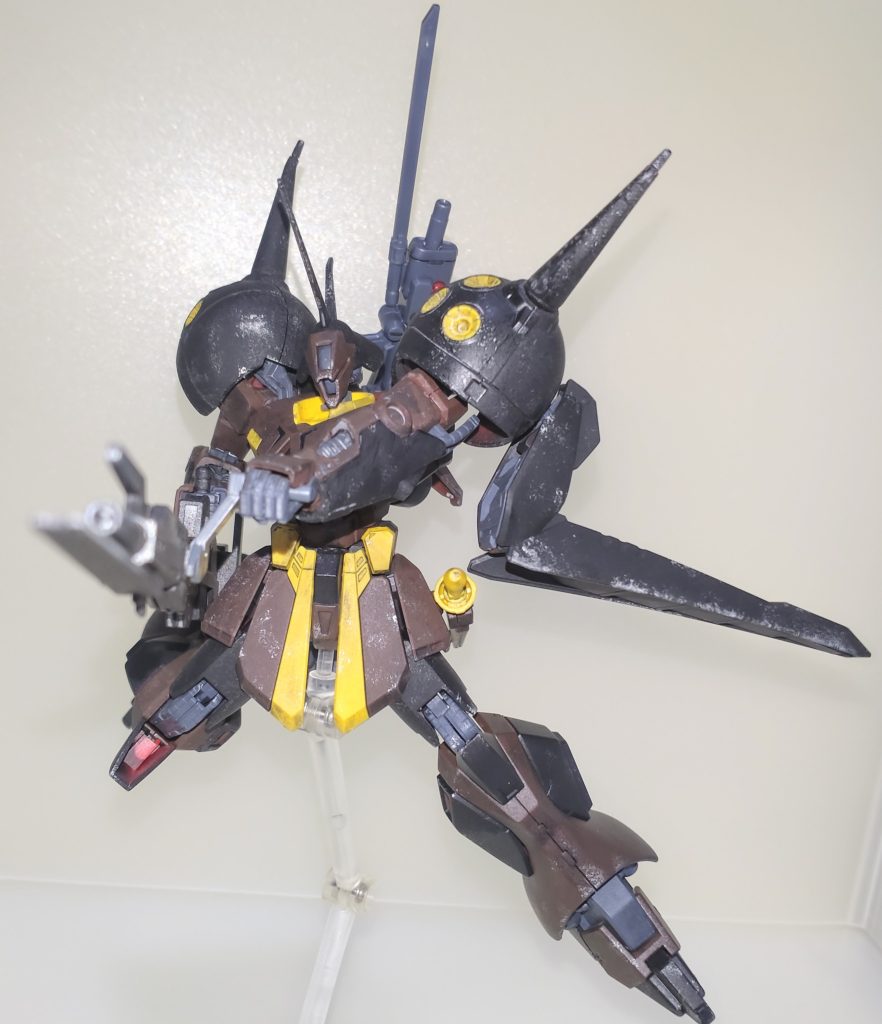 以上Rジャジャ（ ギャビー・ハザード専用機）でした。今見ると甘い箇所が所々見受けられますが、こういう派手な汚し塗装は嫌いではないです。またMSV系のパイロットを乗せるとしたらどの機体が似合うかなと考えられるのもガンプラの魅力なので楽しいですねぇ最後まで見て頂いてありがとうございました。