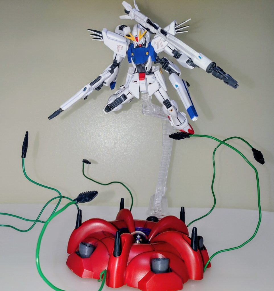 F91との対決ショット。世界一臭い花の名前をつけたMAと戦うというのはある種凄いですよね😅
