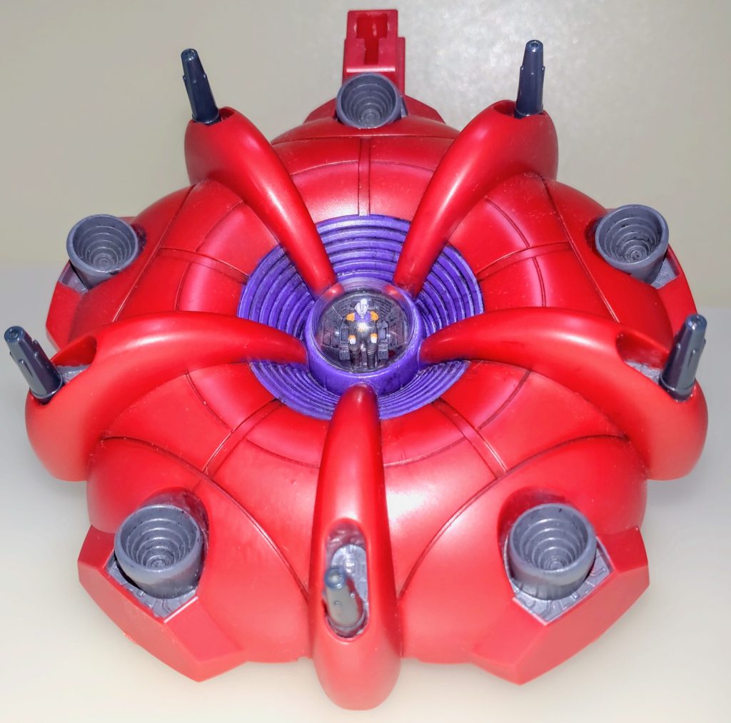 ラフレシア。MEPEを再現したとなるとやはり揃えたくなったので初代MGより流用しました。スケールは違いますが、劇中の巨大感を演出するには丁度良いと思います。こちらは赤の成型色以外は鉄仮面含めて全て筆塗りで仕上げました。