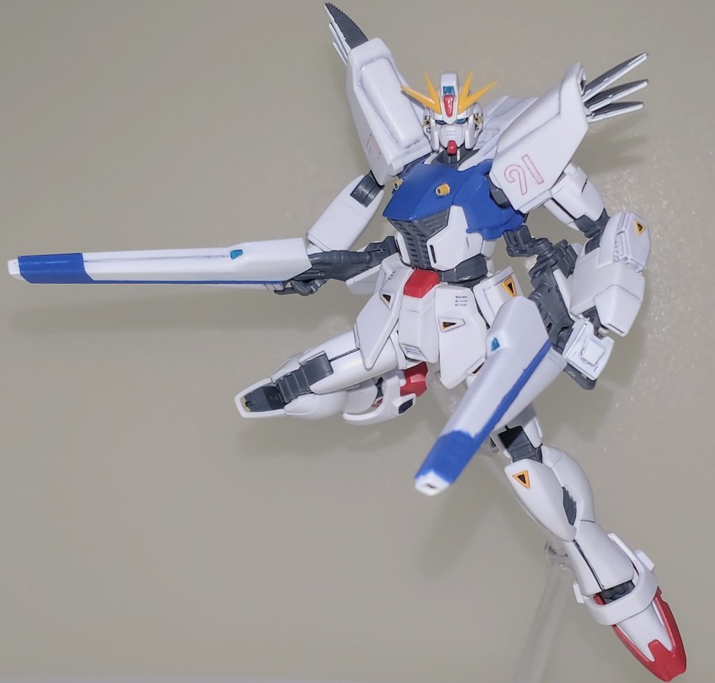 かなり小さいのでパーツが折れるか心配でしたが、ヴェスバーの構えも問題無く出来るのは凄いです！