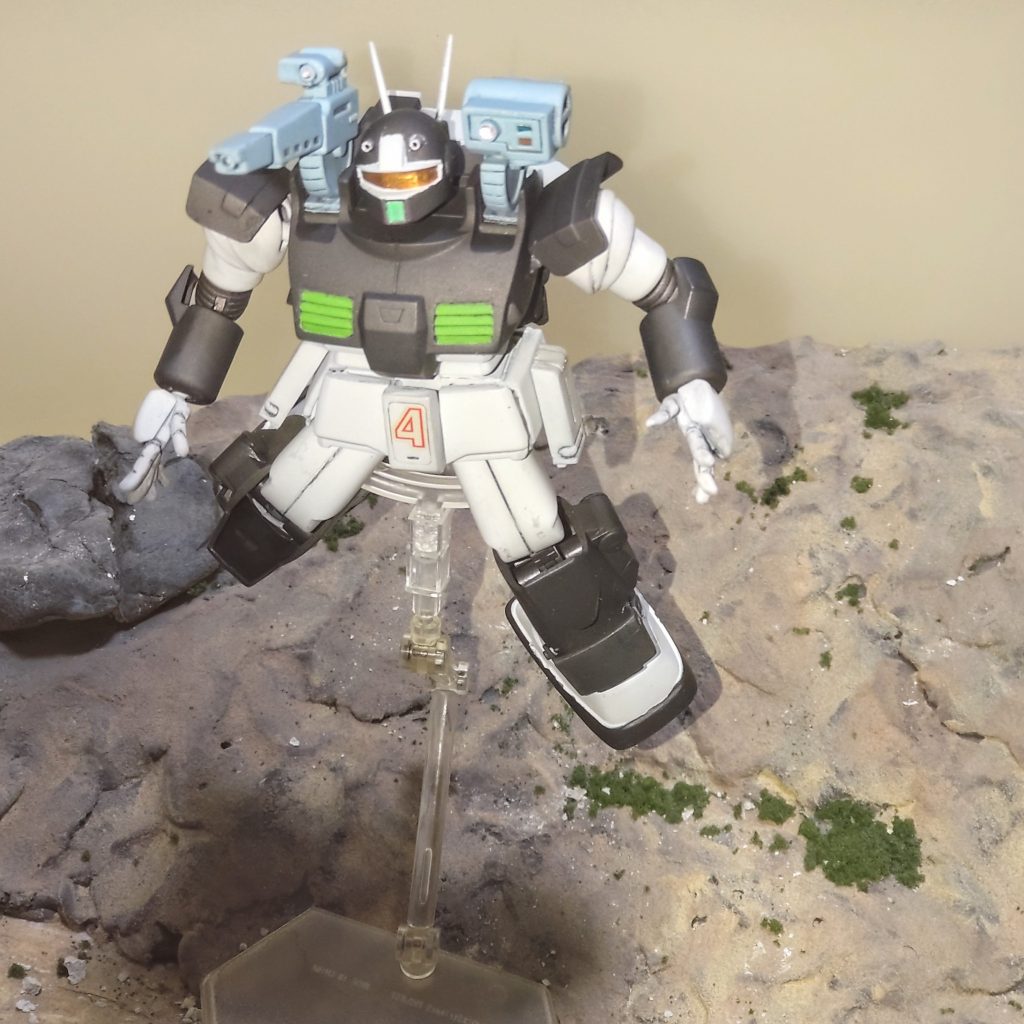 最後にパッケージと同じポーズ。以上ガンキャノンⅡでした。キットに対するリスペクトを込めて可能な限り製作しました。7月に製作を開始して以来コツコツ作り込んできましたが、連日の猛暑も重なり作業もストップしがちでした。やっと気温も落ち着いてきたので一気に完成させられたことに今は安心しています。最後まで見て頂いてありがとうございした。