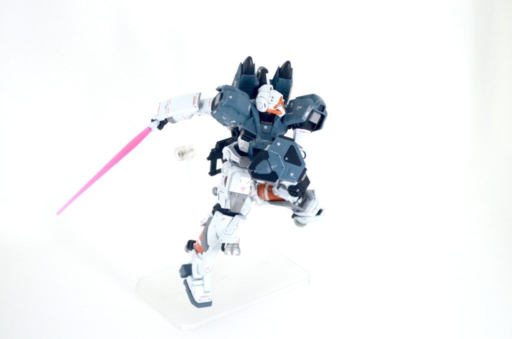 スラスターをシルバーメッキに頼りすぎている…