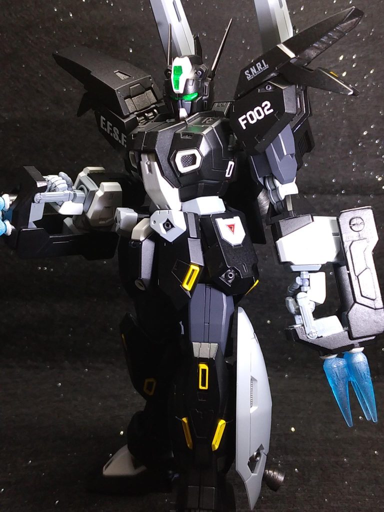 トリムールティの暴走を止めるため駆けるディルのF90の前に立ち塞がるガレムソンのF80。それを迎え撃つのはミズマの乗るハルブラスター。ディルを暴走の元凶へと向かわせるミズマであったが、MSと戦闘機では戦力差はあきらかだった。一撃も加えられず被弾していくミズマ、窮地に陥ったとき見つけたのは･･･