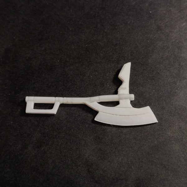ザクウォーリア武装製作その3でこれがラストです！キットには付いて無いビームトマホークをプラ材で自作しました。資料の画像から採寸しましたが、迫力を出す為、少し大きめに作りました🤣武装製作が完了しましたので、次はプラ板貼りの作業になります😊（2枚目）