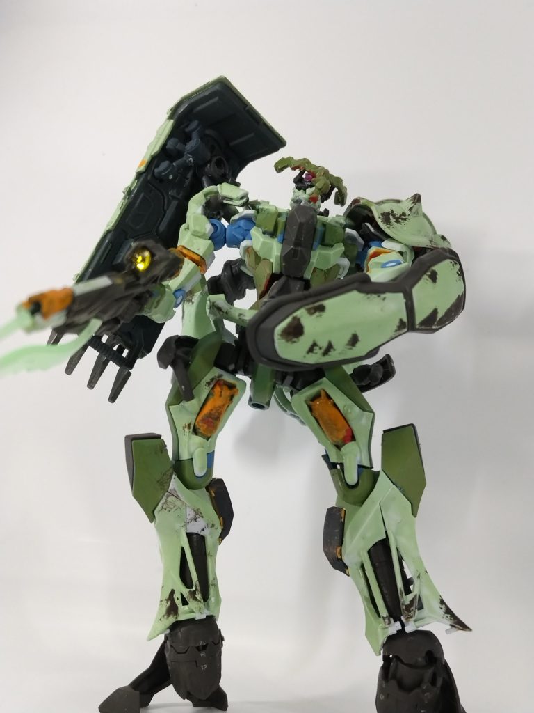 人から見るとこんな感じか。このシールドの配色が気に入っています。