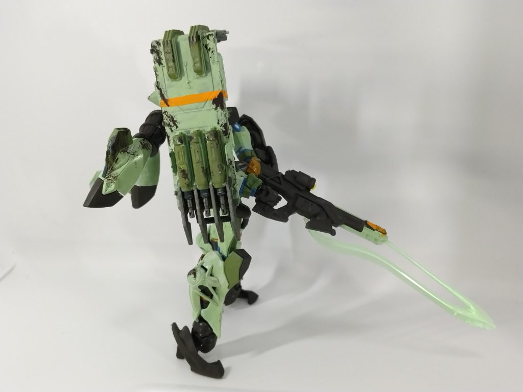 ビームライフルは銃剣にしてみました…が、緑と緑がダブってしまった。