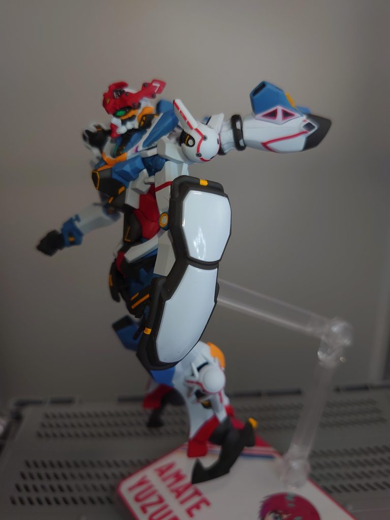 基本的にはつや消しですが、シールドの装甲面のみグロスにしました。