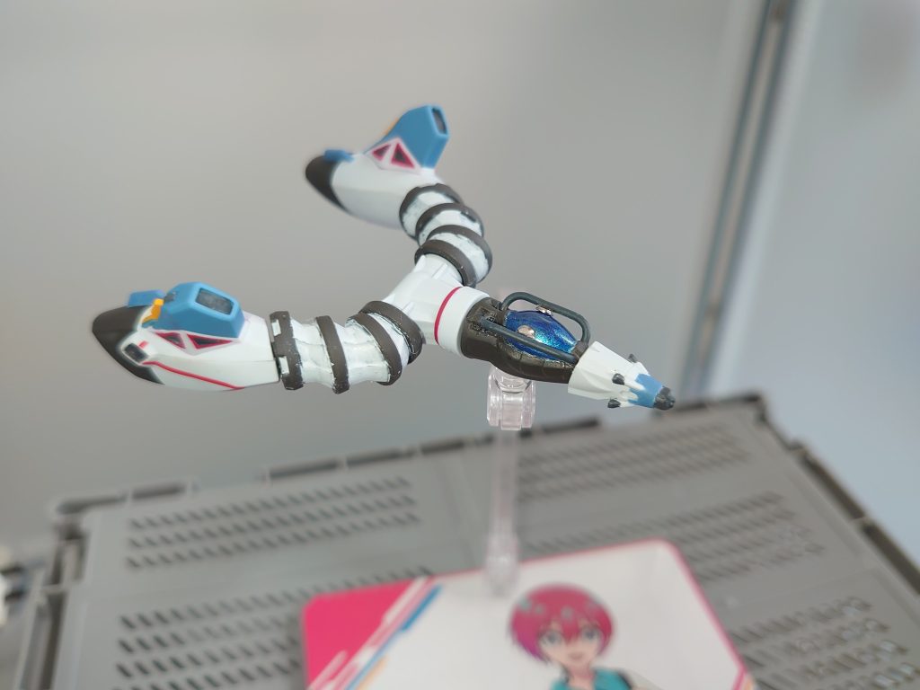 コア・ファイターも塗装済み。キャノピーを覆うバーは真鍮線で再現。表面のモールドはバーの加工の際に一緒に削り、金属パーツで再現しました。