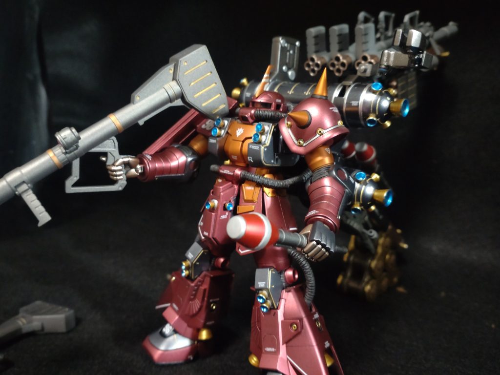 このキットは合わせ目、塗り分けが多くまた豆粒みたいなバーニアなどのゲート処理、表面処理、肉抜きの穴埋め等それぞれかなり時間がかかり完成までが大変でした!ひょっとしたらMGのサイコザクの方が作るの楽かも？