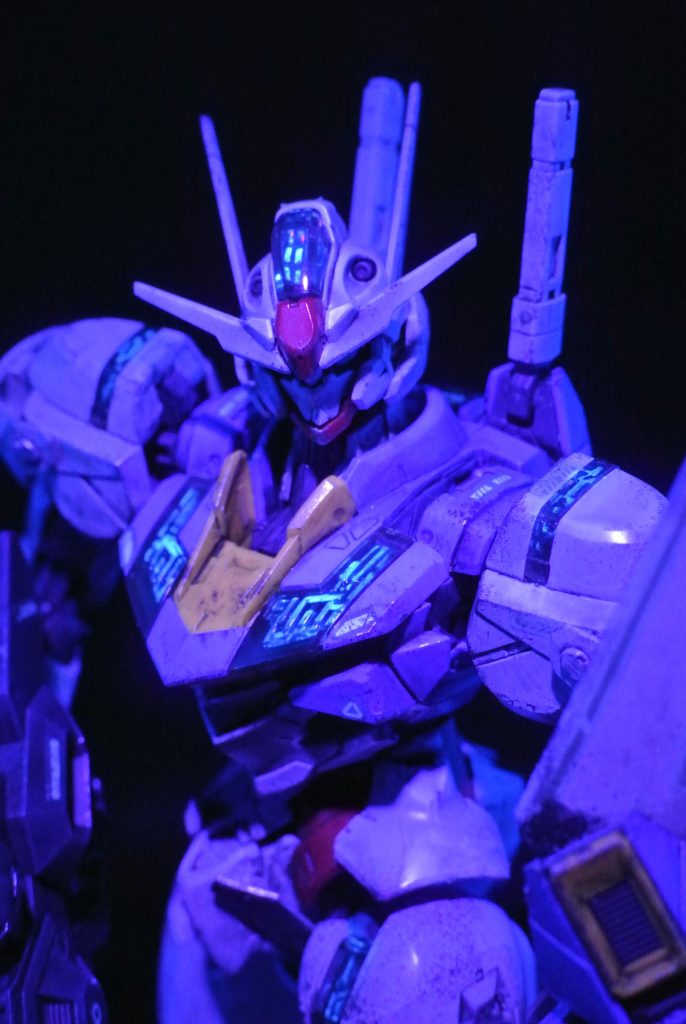 パーメットスコア・シックスエナメルパーツにガイアノーツの蛍光無色を筆塗りしています。