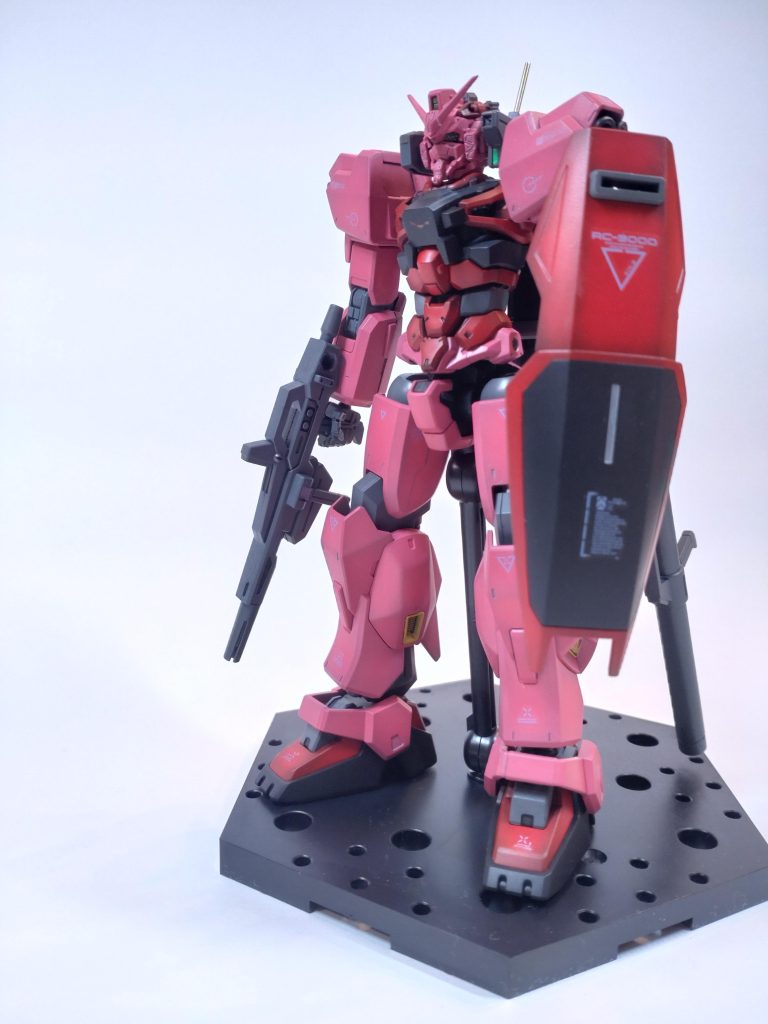 しかし、シャリア・ブルはザビ家へのクーデターを目論みイオマグヌッソの暴走事故を引き起こしてしまう。そして、3度目のゼクノヴァと共に戦場に帰還したシャア・アズナブル大佐の赤いガンダムによってシャリアは撃墜。進行中であった「キケロガ小型化計画」は中止となる。その後、ジオン掃討を掲げる連邦軍の特殊精鋭部隊「ティターンズ」が誕生。それに対抗すべくアルテイシア新公王が一部の連邦兵と共に「エゥーゴ」を創設。イオマグヌッソのクーデターで大破してしまった赤いガンダムは、エゥーゴのフラグシップ機として「赤いガンダムMk-Ⅱ」に改修される運びとなった。