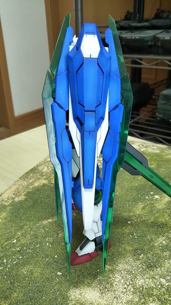 左側全身隠れてまする