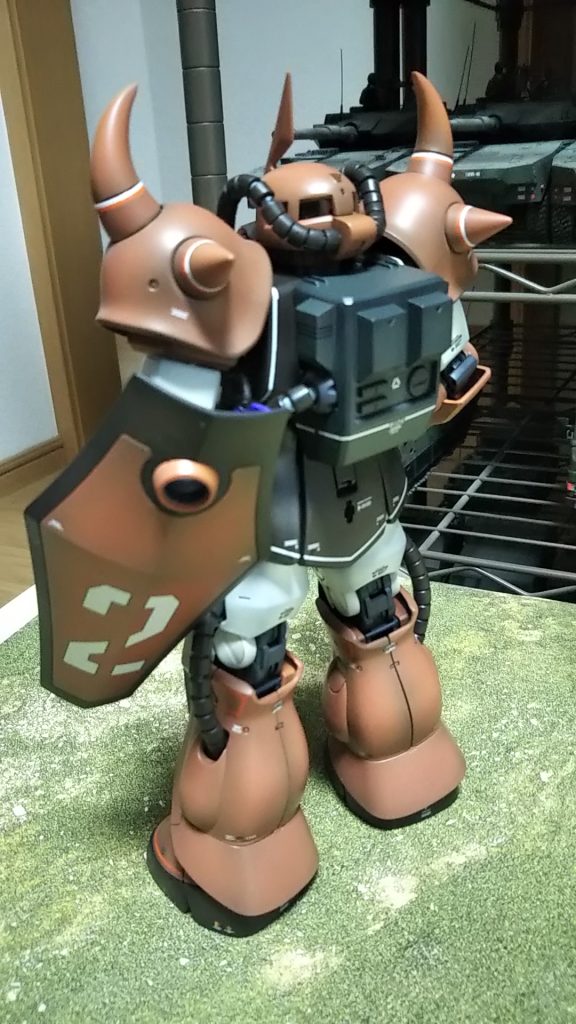 左斜めうしろシールド装備(量産に受け継がれた💦)