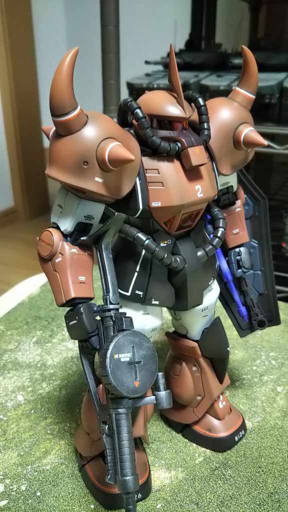 右前側、ザクマシンガン装備💦