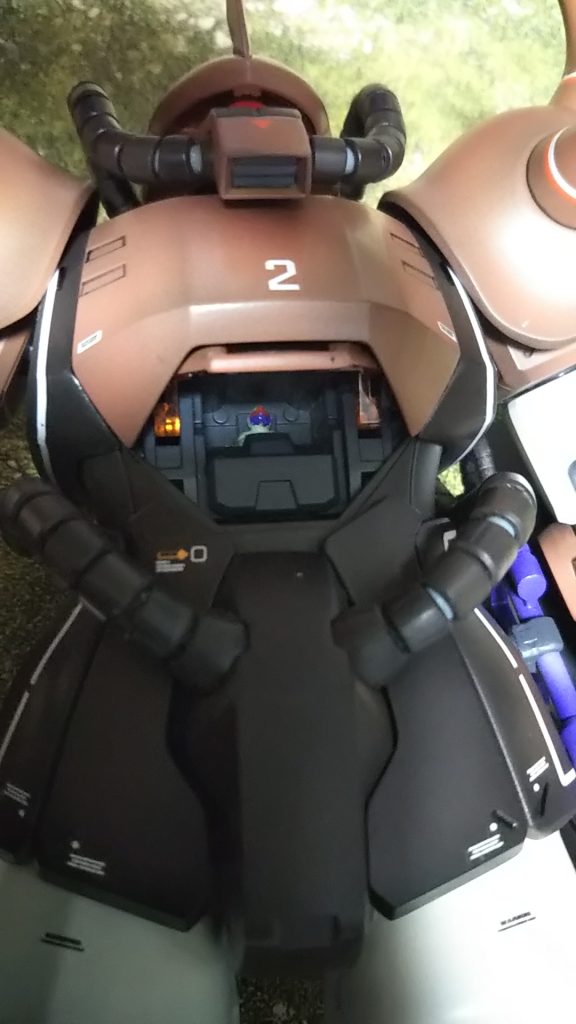 このキットにはジオンのテストパイロットがついています💦(定期)