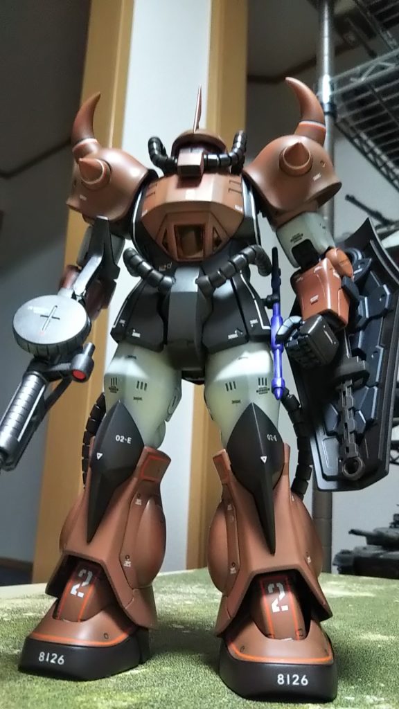 煽り、シールドにヒートサーベルちゃんとありますそれからコクピットの視野がクリアパーツで広いけど装甲は大丈夫でしょうか💦