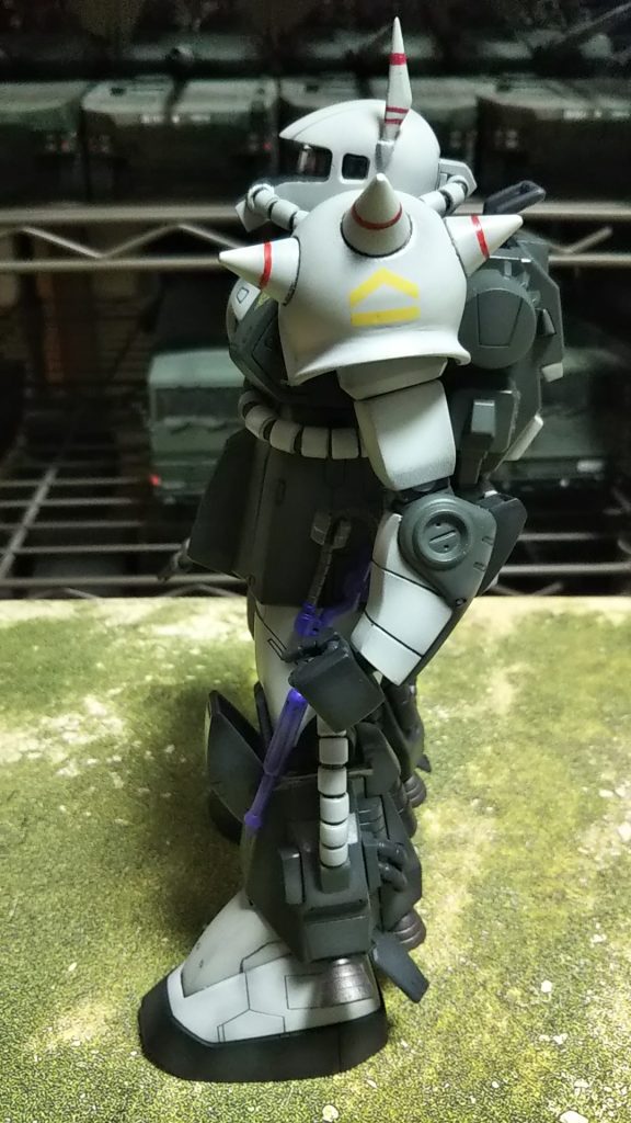 左側面、当時のキットは手足頭が左右モナカ構造が残っておりましたので昔を思い出して合わせ目消ししております。大変でしたが、最終的に塗装部品は少なくなりました