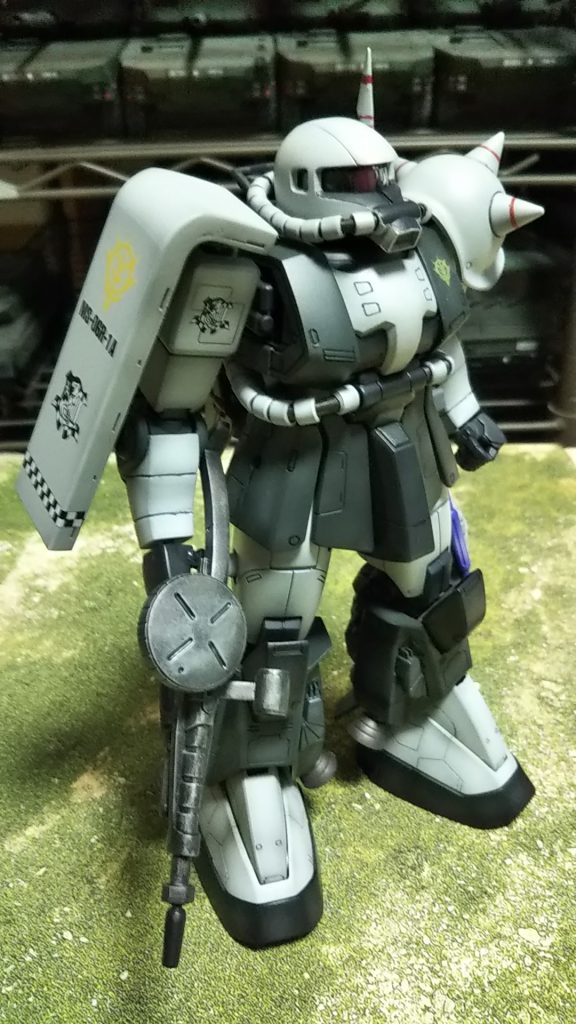 右斜め前、ザクマシンガン装備