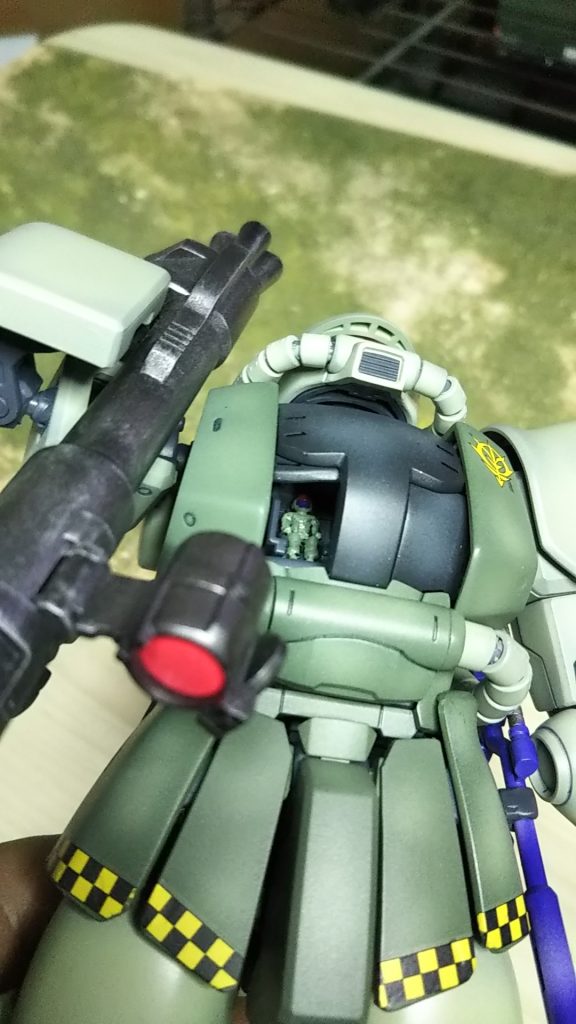 このキットにはジオン国防軍のパイロットがついています💦(定期)