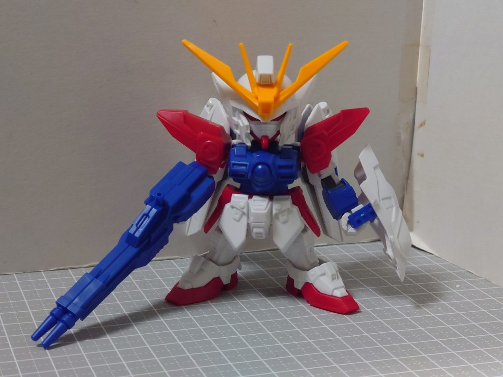 素組です。各部の肉抜きや、ウイングの構造が簡易的だったりしますが、造形のレベルはかなり高いですね。ぱっと見がとても良く、特に顔の出来は素晴らしい。超イケメン（笑）。シリーズ初期のキットと比べるとかなり良くなっている気がします。