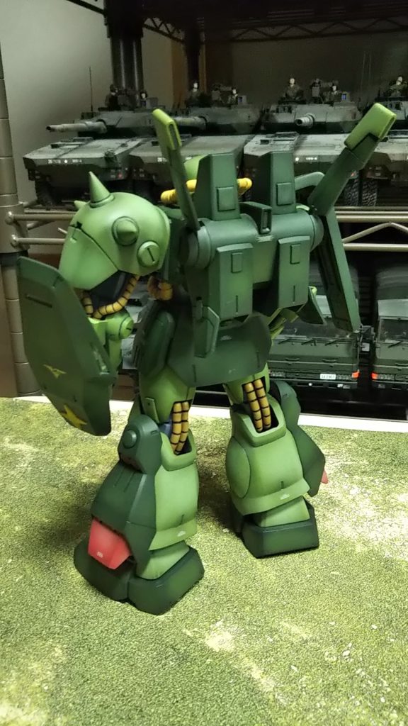 左側斜めうしろ