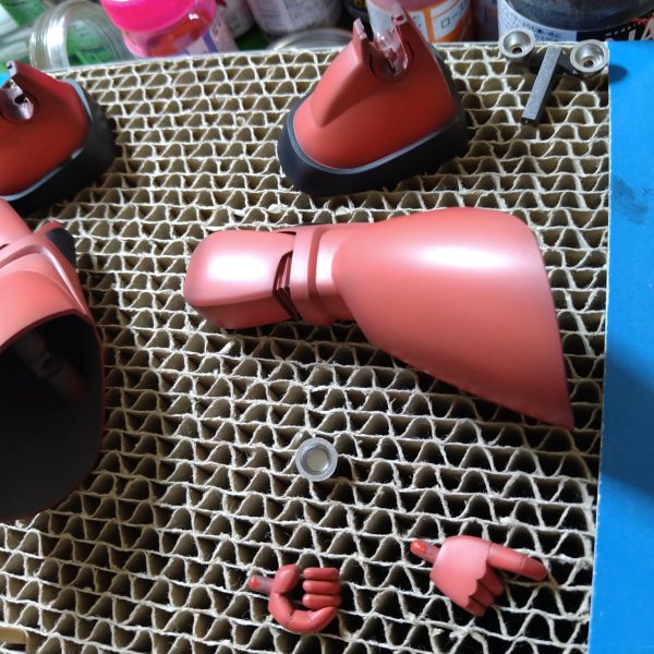 1/144　MS-14Bのキットですがバックパックが無かったためシャアゲルググで塗装しました。MSVキットでのリヴァイブ、カッコ良すぎです。ザク、ガンダムもまた作っていきたいです。（2枚目）