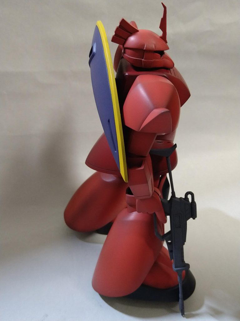 当時は完成させられませんでした。今回全塗装で完成出来て感無量です。色はシャアゲルオレンジです。（ でもライフル未完成です。。）