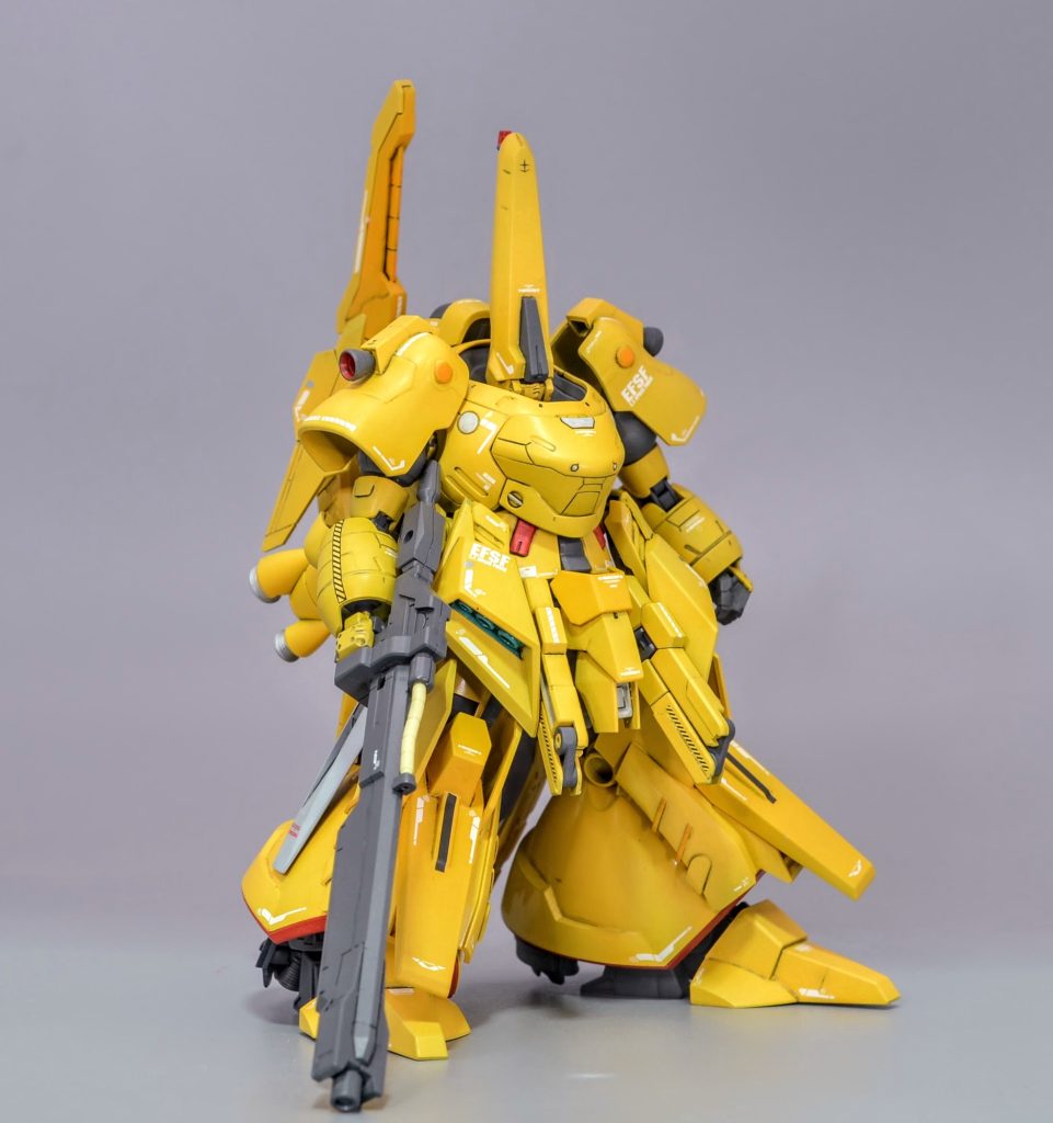 リックドム(GQ)とマンロディを組み合わせてジオ風に構築しましたジオのパーツはほぼ未使用です(ライフルのケーブル部のみ使用)