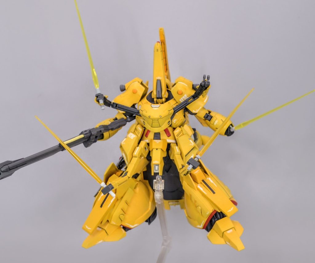 フロントアーマー及び胸部の隠し腕展開状態です前世でゼータに討たれた記憶を持つシロッコが胸部アーマーの強化と内部にさらなる隠し腕を仕込んでいる設定です