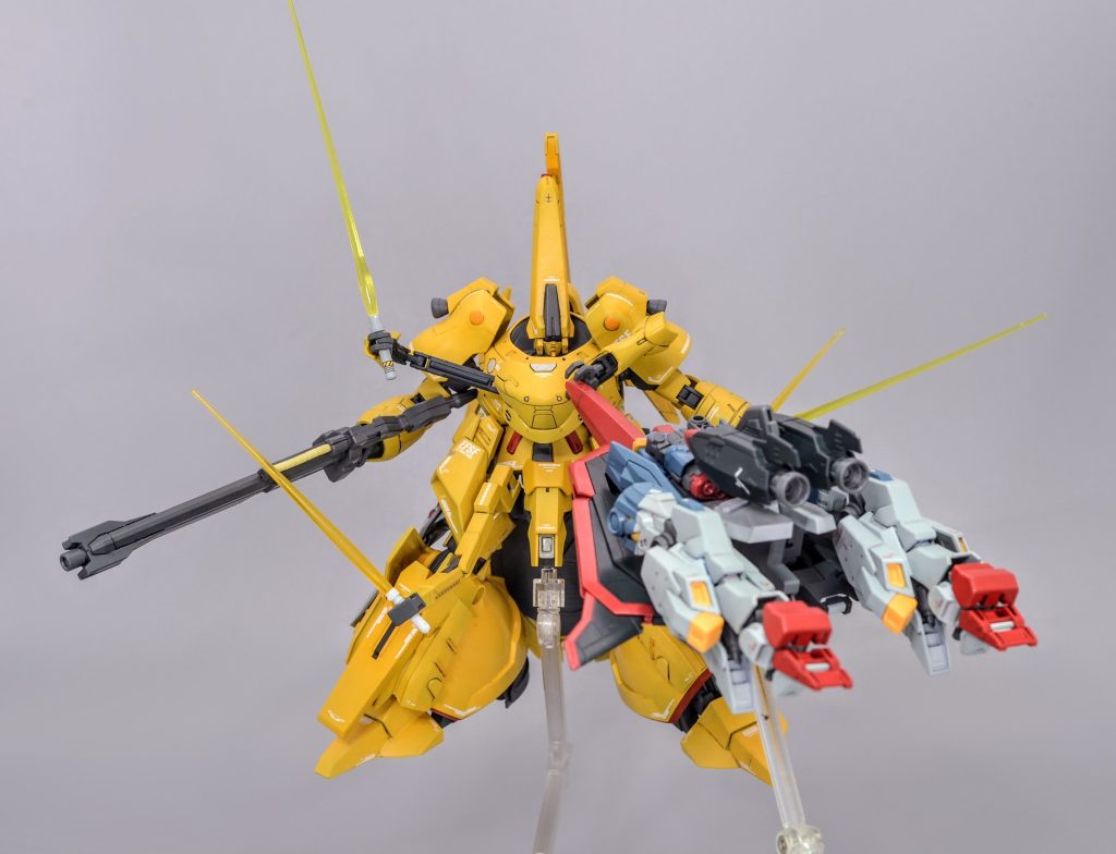 ゼータの体当たりアタックもシールド先端を隠し腕でキャッチして阻止することが可能です