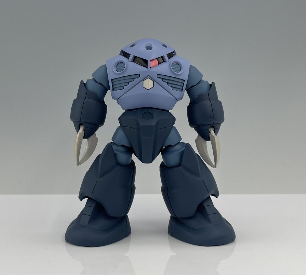 各面からモノアイはマスキングで再現　付属シールにならって大きめにしました　このほうがかわいいと思います