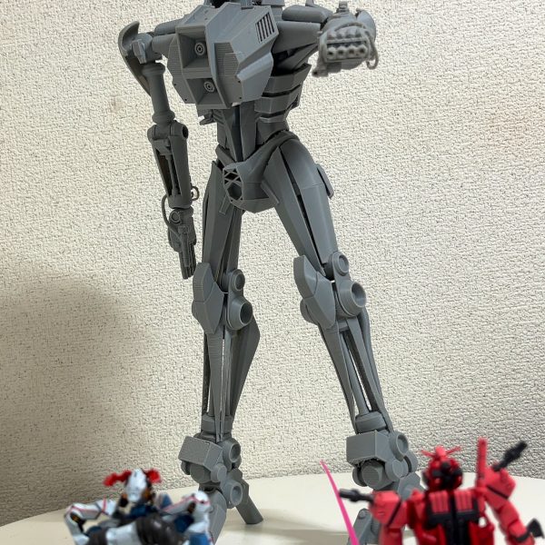 ジークアクス版サイコガンダムの素体ができました。次は上腕の筋肉パーツを軟質素材で再現しようと思います。装甲も調整が完了次第３ｄプリンタで出力していこうと思います。（3枚目）