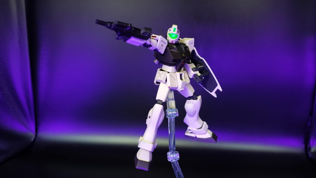 シード撃ちポイ感じ。35年以上前のキットなのにバイザーが蛍光でビコーンします。