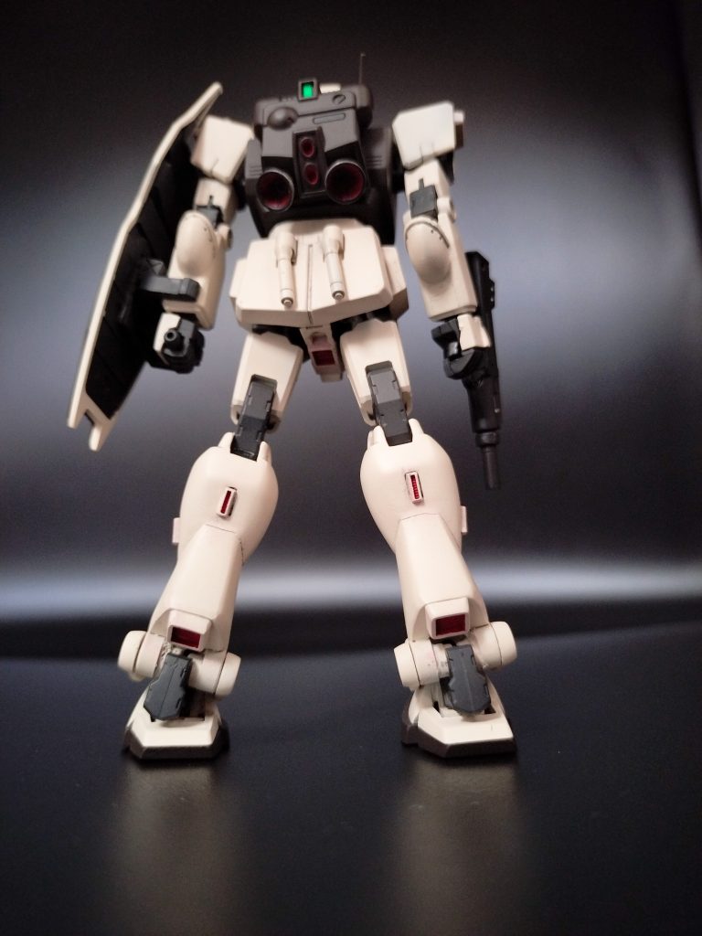 背面。バックパックの造形も良！マジで旧キット！？HGのスリムな感じも良いですが、旧キットのがっちりした胸部やスリッパが良い感じです。