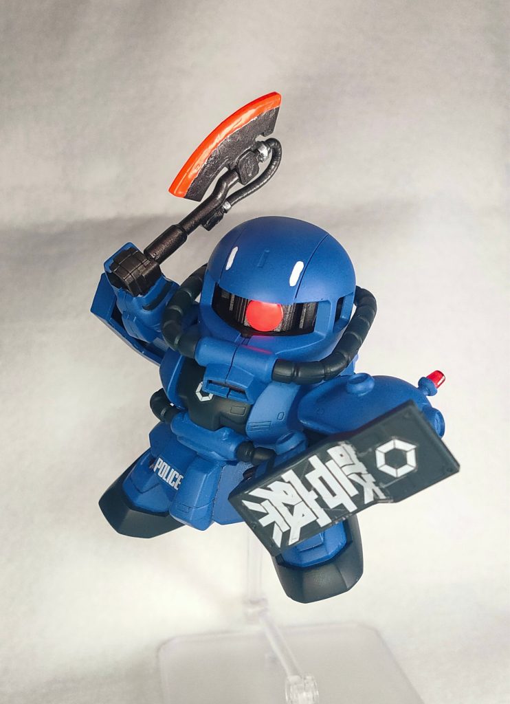 正面からパトランプ、盾、デカールはHG軍警ザクの物を流用しましたカラーレシピ（以下水性ホビーカラー）本体1:ガンダムエアリアル改修型ブルー本体2:ネイビーブルー頭部マーキング:ホワイト（白）バックパック:すみれ色関節等:焼鉄色  