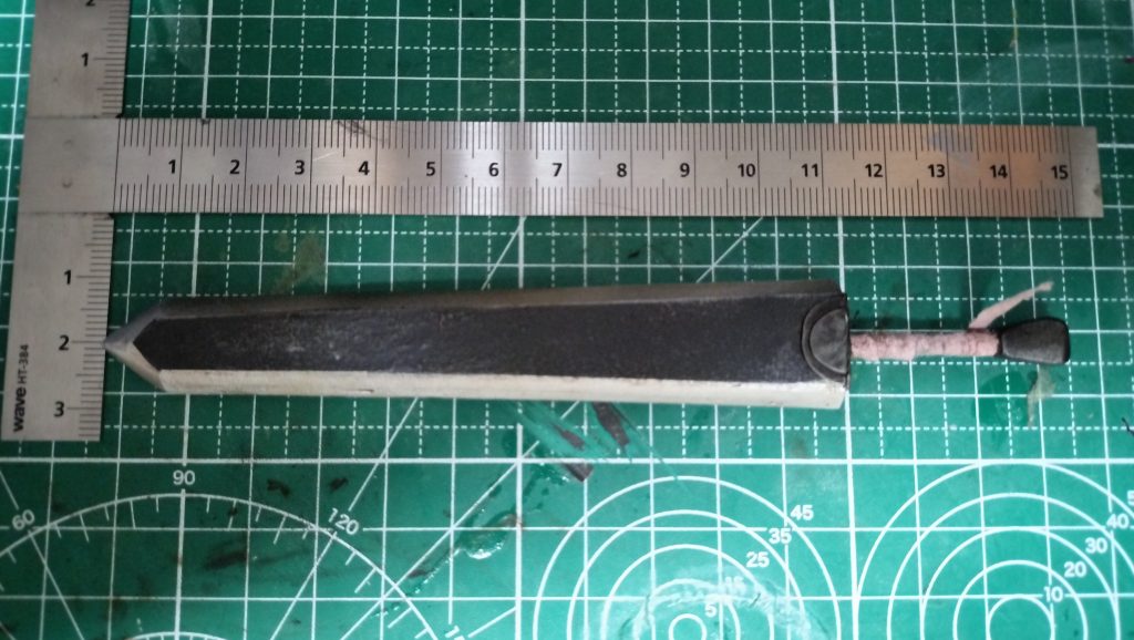 今回のメインお題。大剣スクラッチ。製作の粗さが良い感じに使用感に繋がってくれたと思いたい(zaku-kao4)