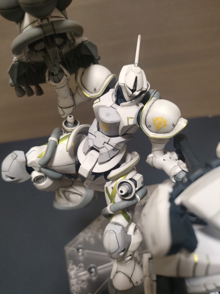 基本、成型色仕上げで部分塗装、ヴェザリング、トップコート仕上げです。自分的には初めてにしてはまぁまぁ良くできたかなと思います。良く見ると粗だらけですが(^_^;) 